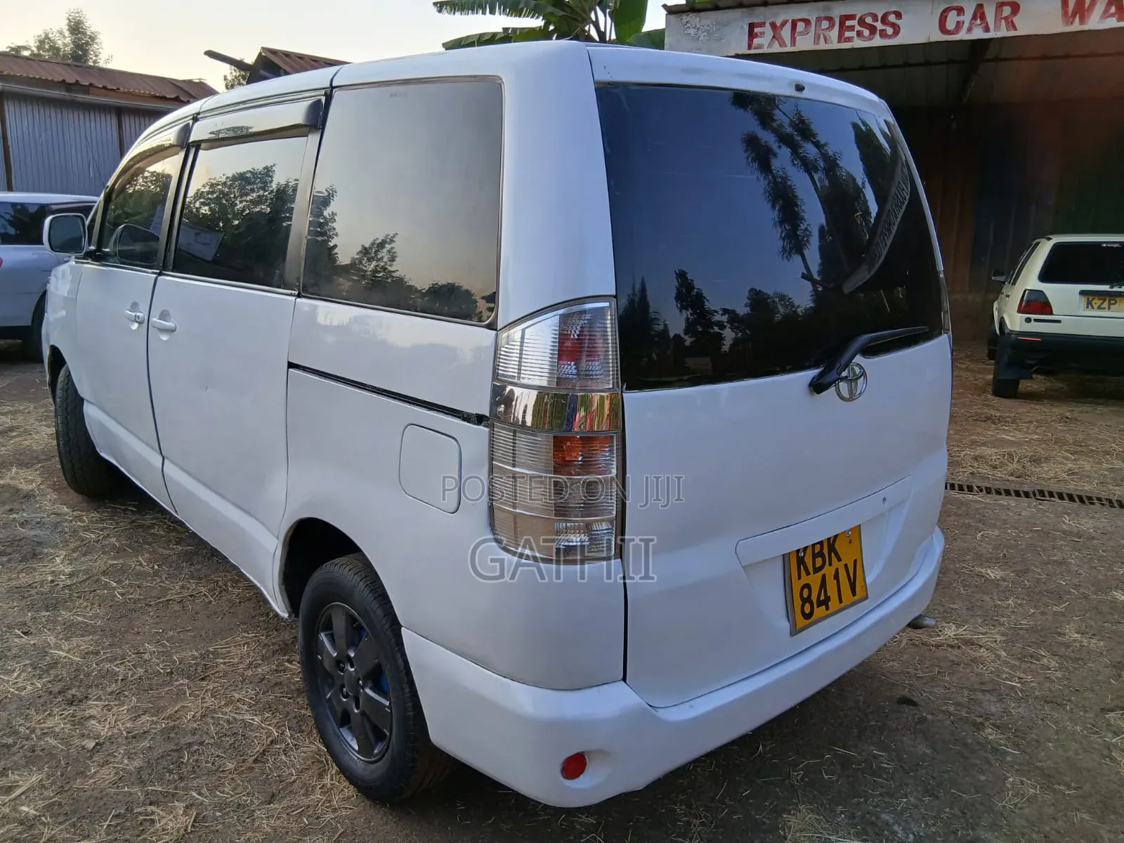 Toyota Noah 2004 White