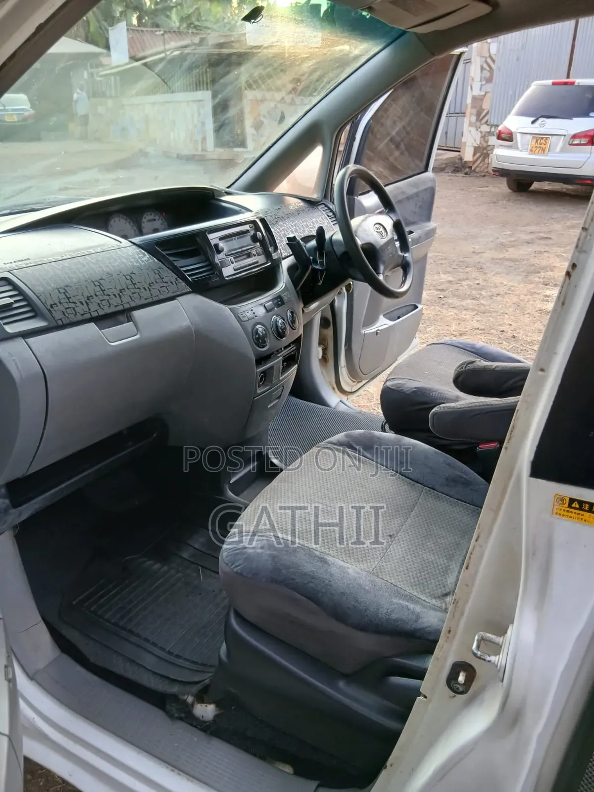 Toyota Noah 2004 White
