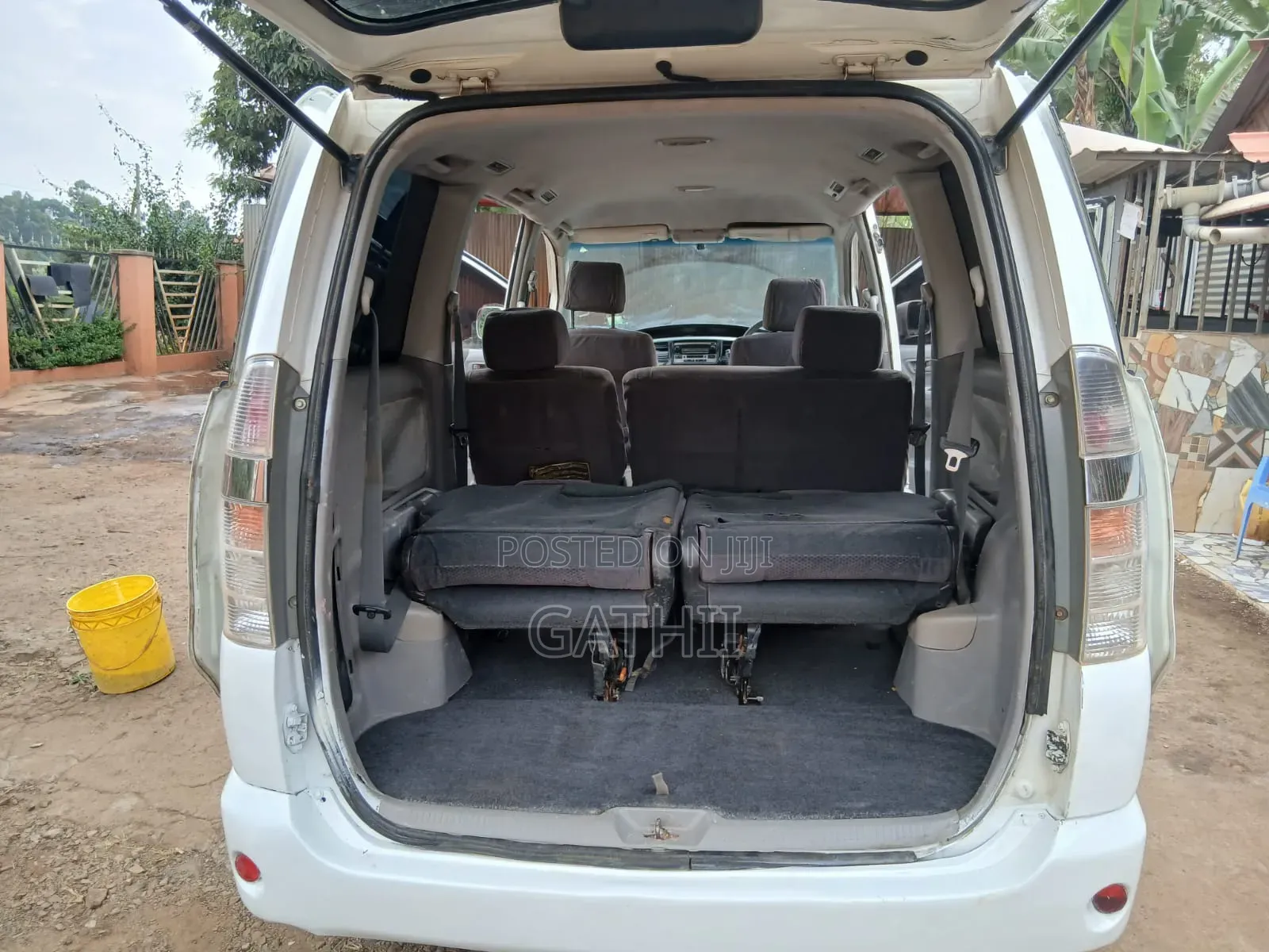 Toyota Noah 2004 White