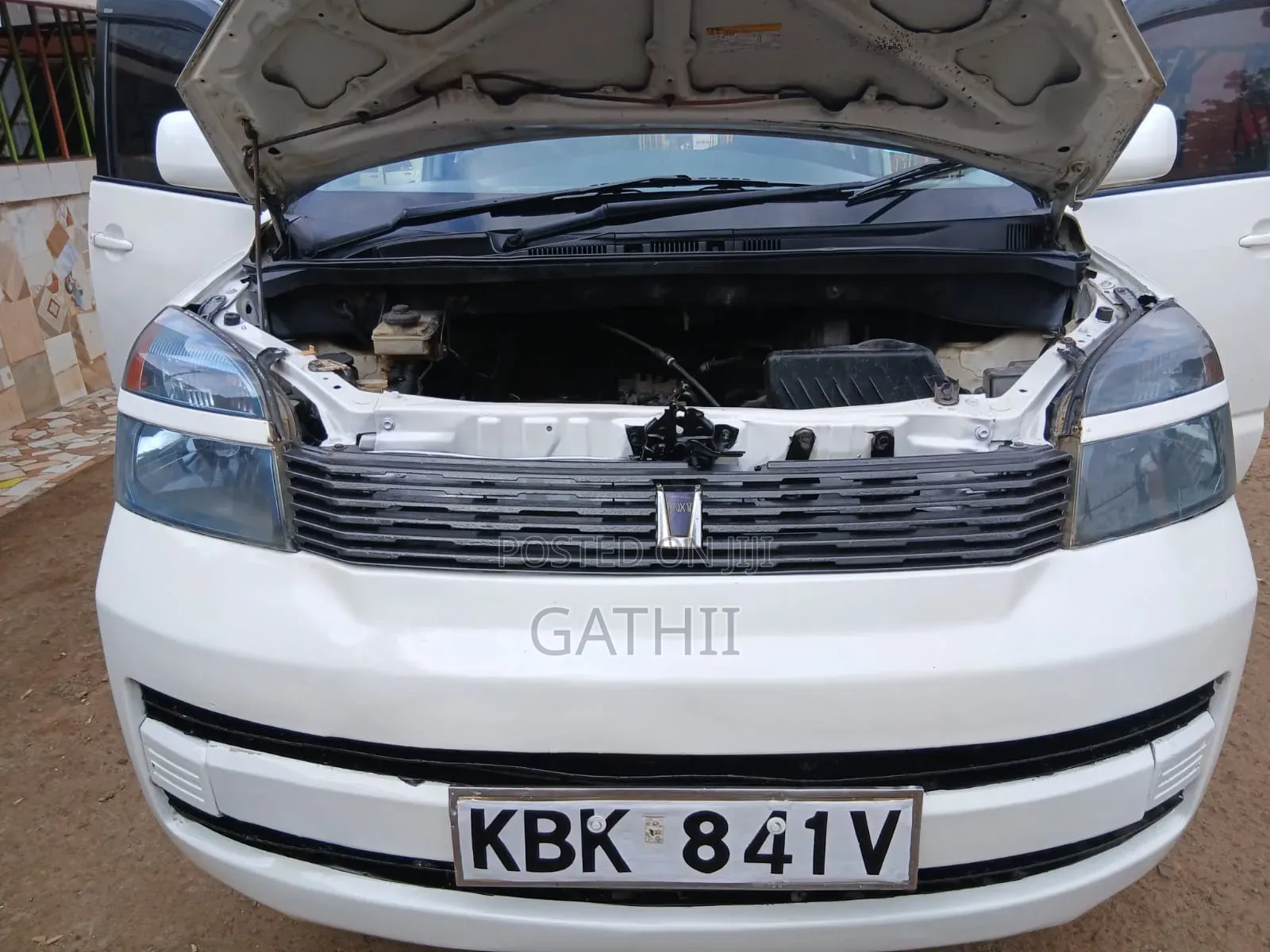 Toyota Noah 2004 White