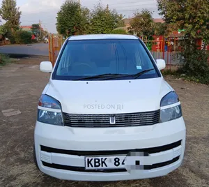 Toyota Voxy 2004 White