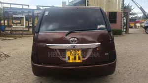 Toyota ISIS 2014 Maroon