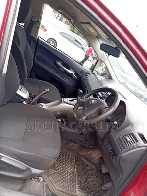 Toyota Auris 2007 Red