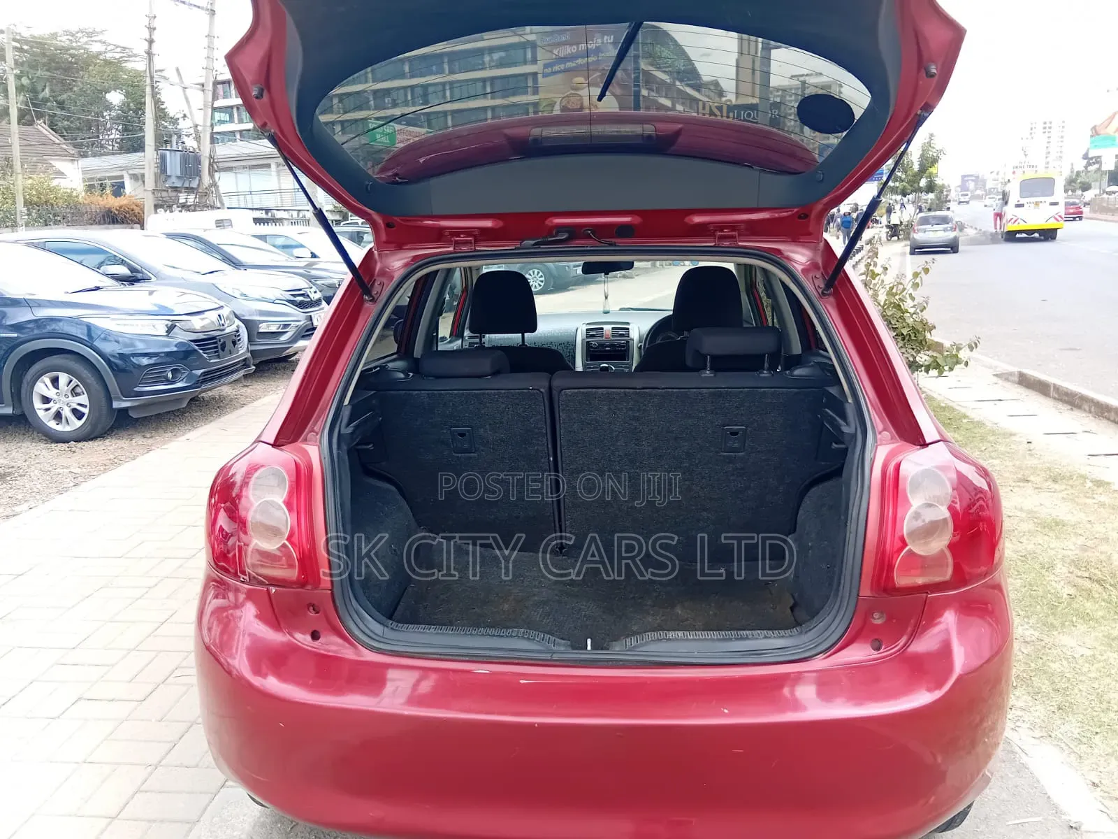 Toyota Auris 2007 Red