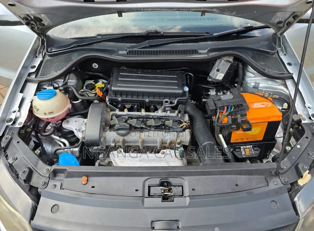 Volkswagen Polo 2011 Silver