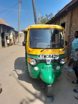 Piaggio 2020 Yellow