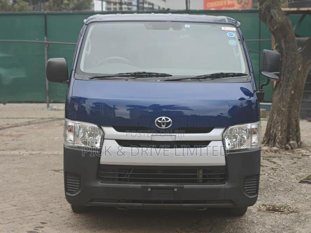 Toyota HiAce 2020 Blue