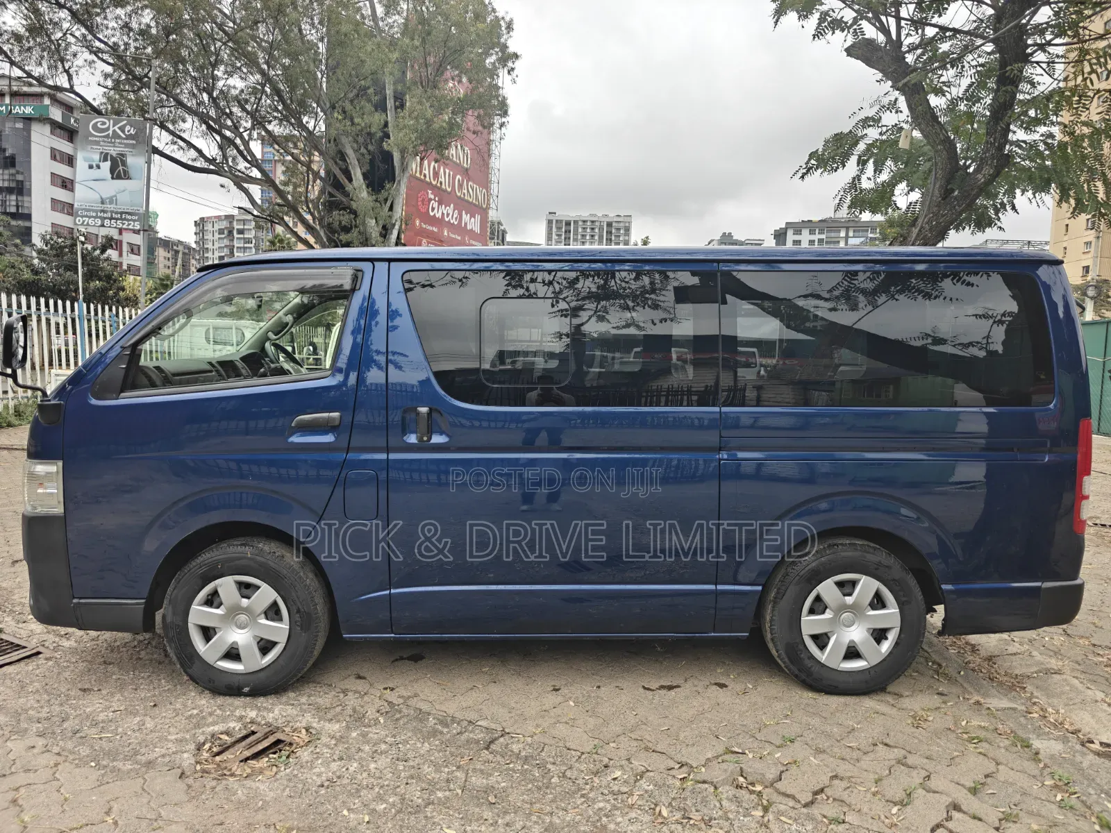 Toyota HiAce 2020 Blue