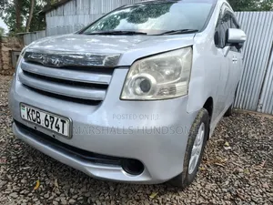 Toyota Noah 2009 Silver