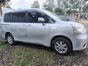 Toyota Noah 2009 Silver