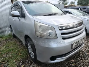 Toyota Noah 2009 Silver