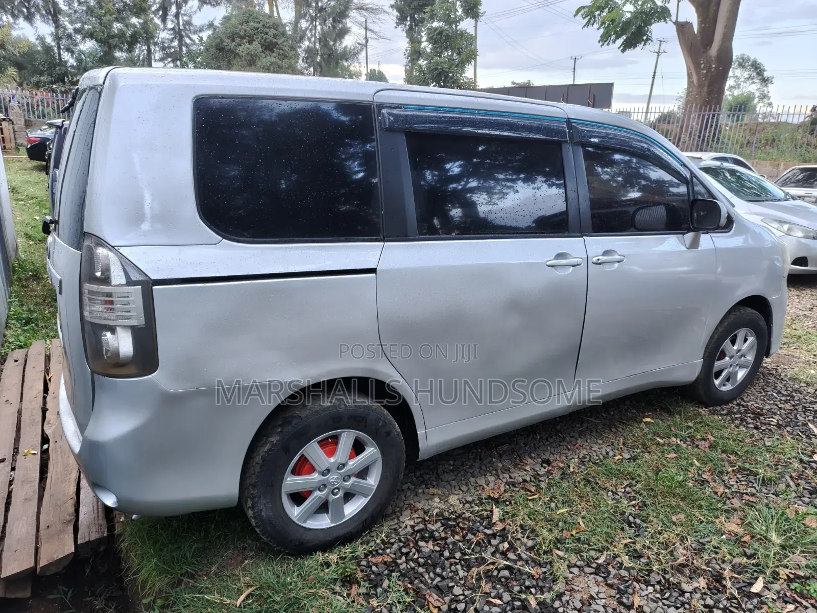 Toyota Noah 2009 Silver