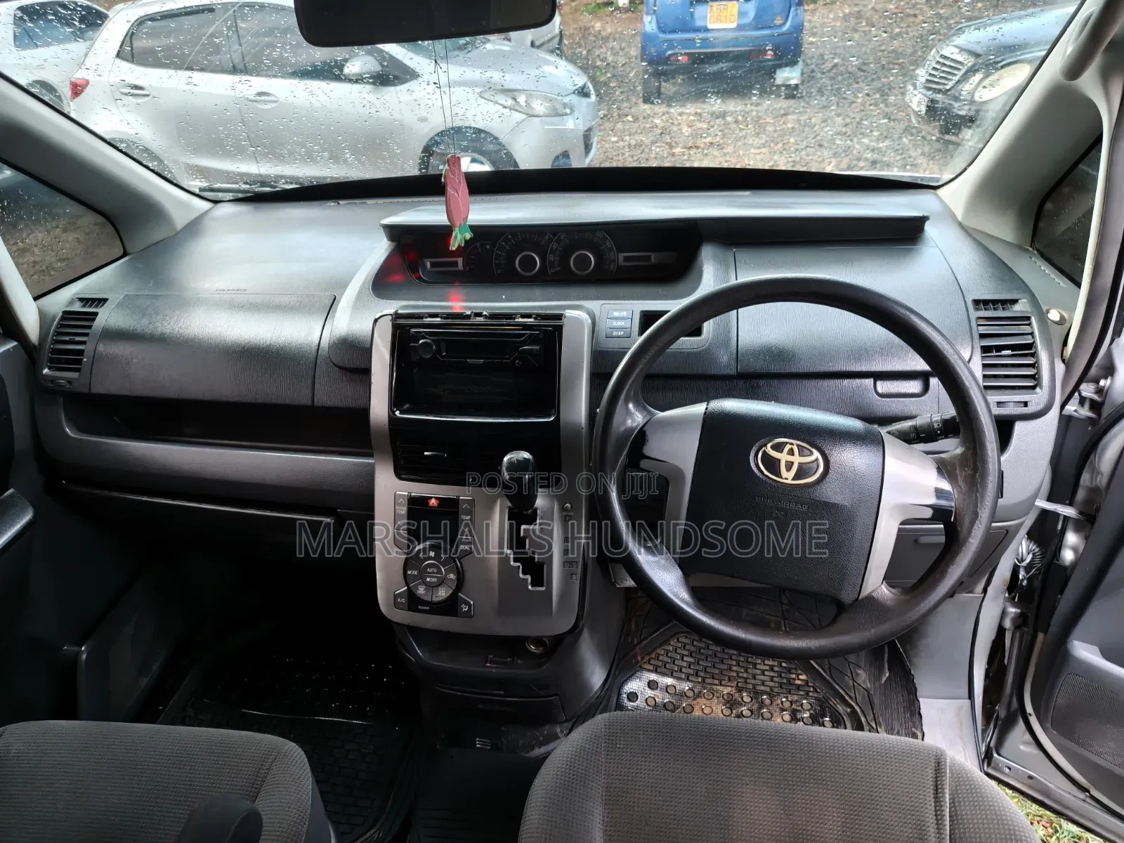 Toyota Noah 2009 Silver