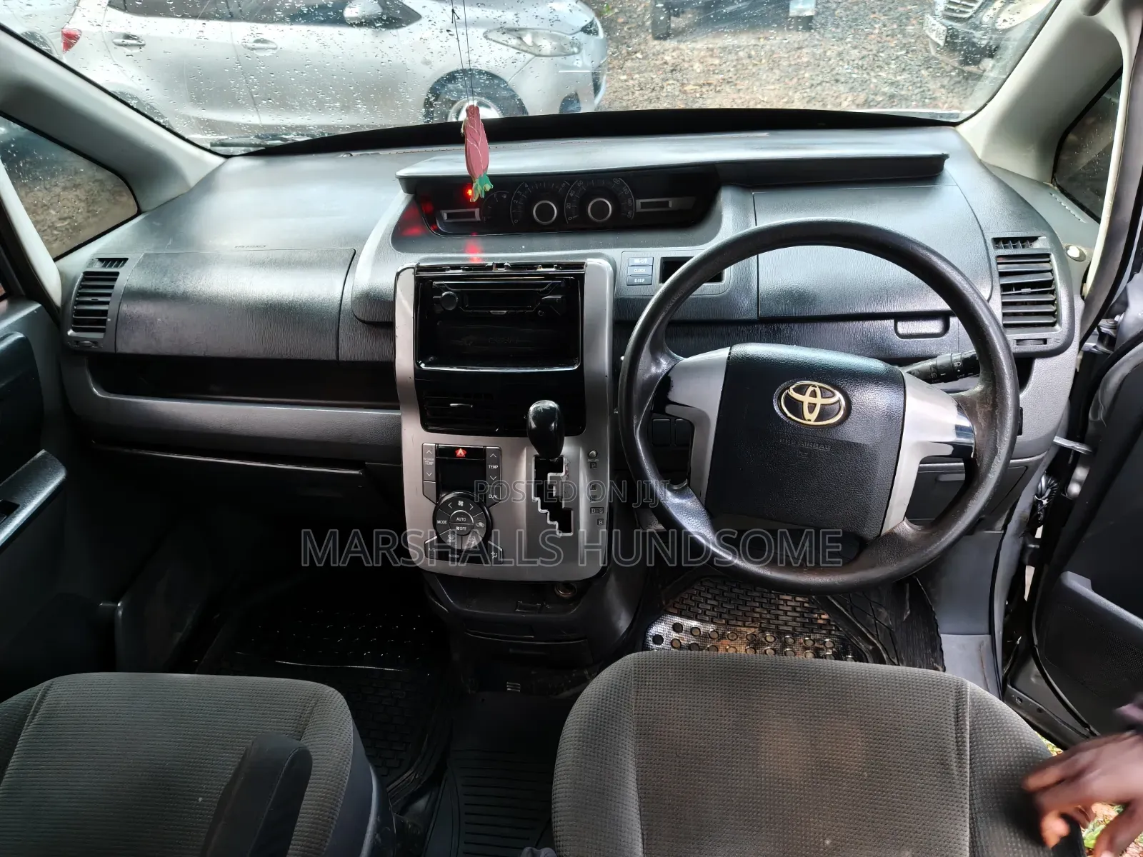 Toyota Noah 2009 Silver