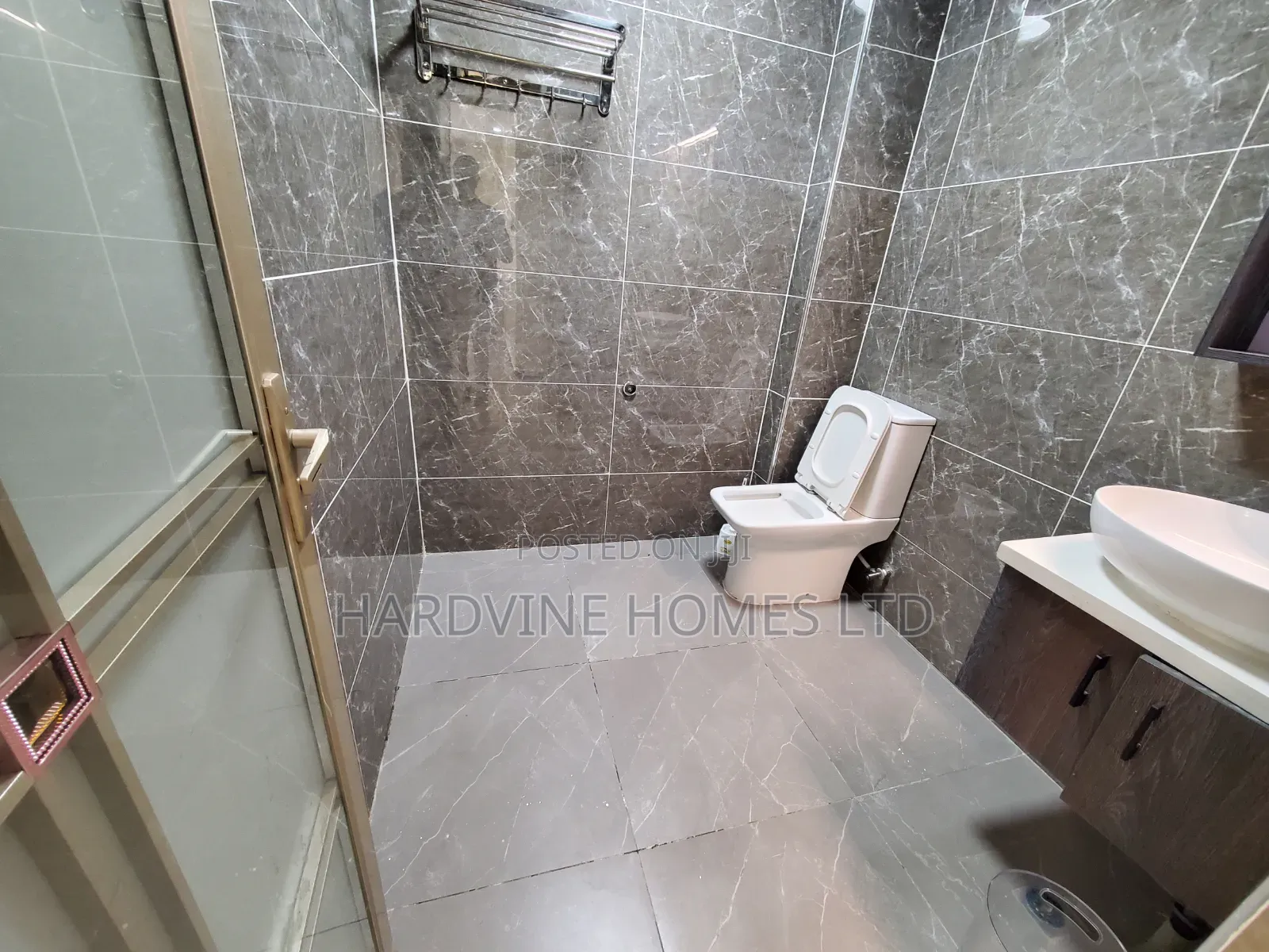 2bdrm Apartment in Valley Arcade for rent