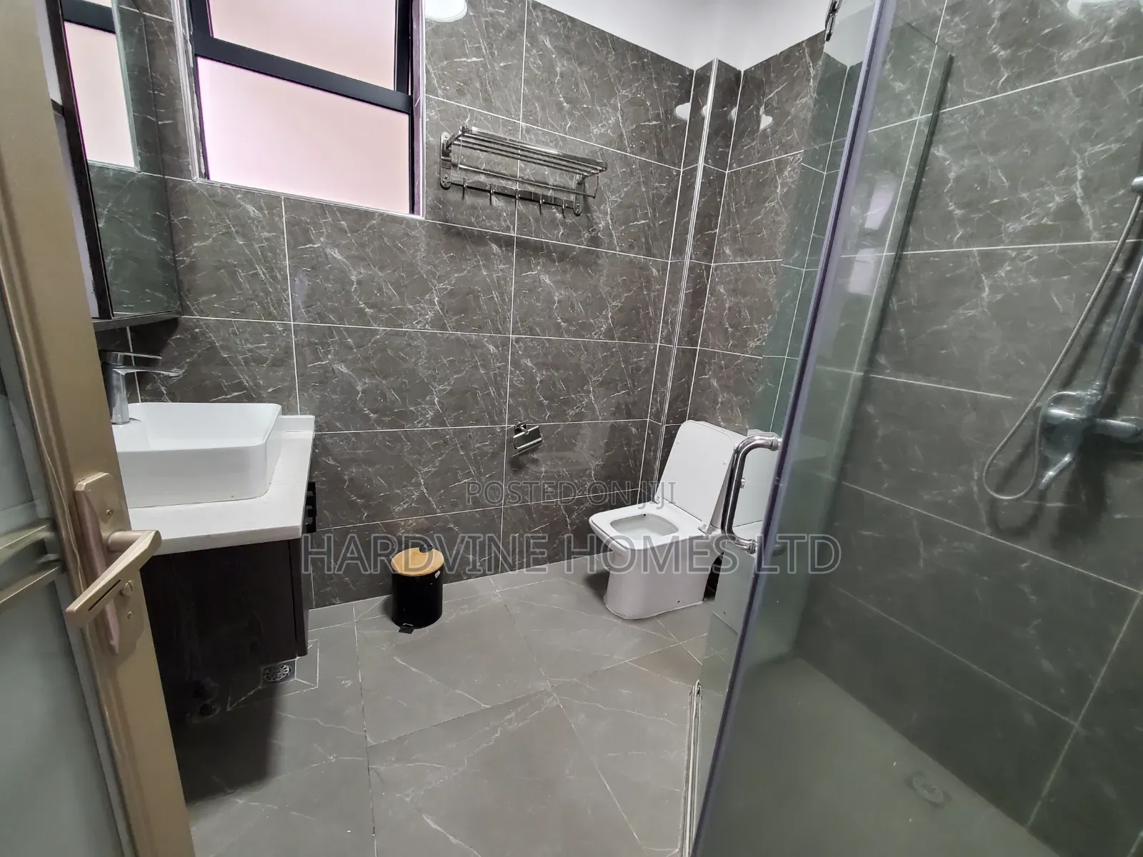2bdrm Apartment in Valley Arcade for rent