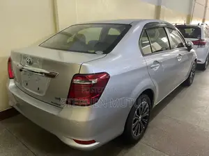 Toyota Axio 1.5 Hybrid 2WD 2019 Silver