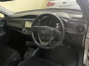 Toyota Axio 1.5 Hybrid 2WD 2019 Silver