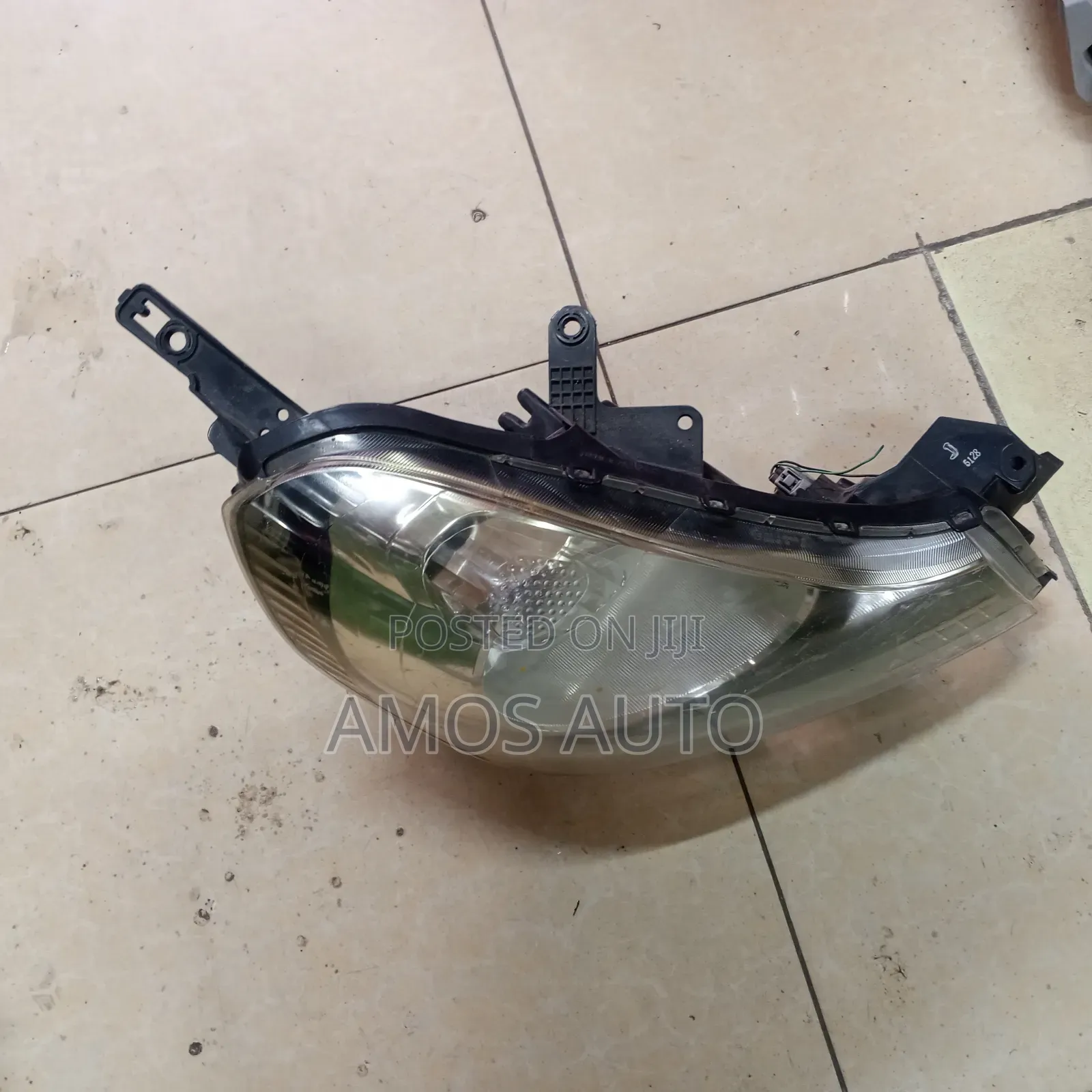 Nissan AD Headlight