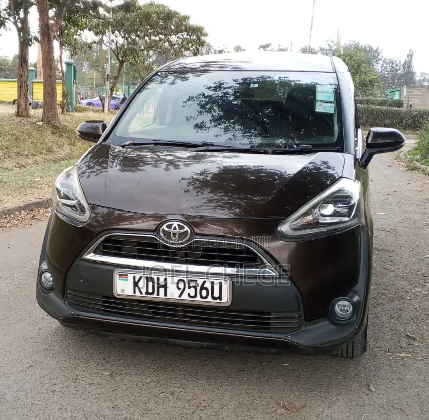 Toyota Sienta 2016 Brown
