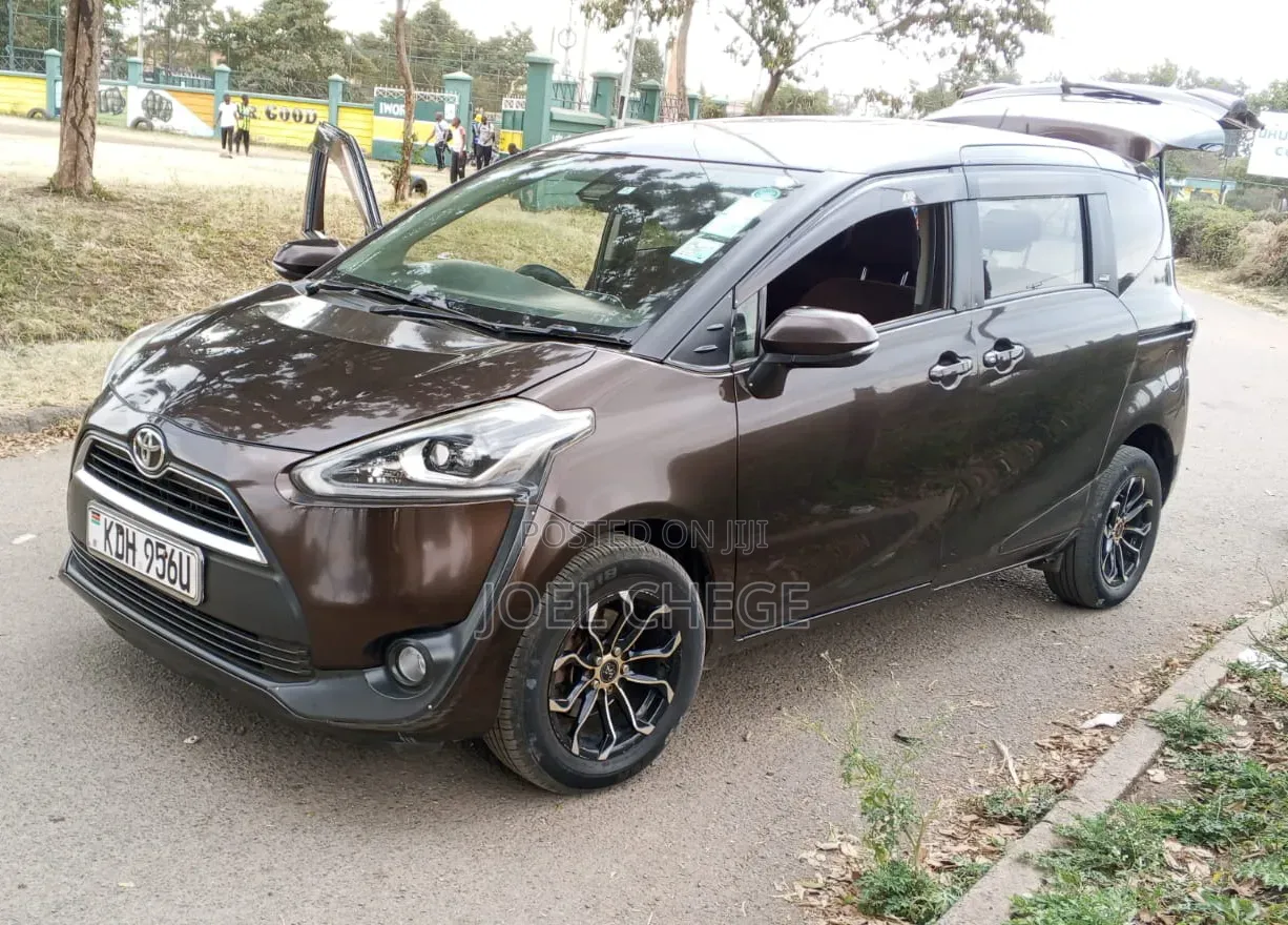 Toyota Sienta 2016 Brown