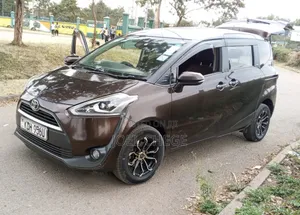 Toyota Sienta 2016 Brown