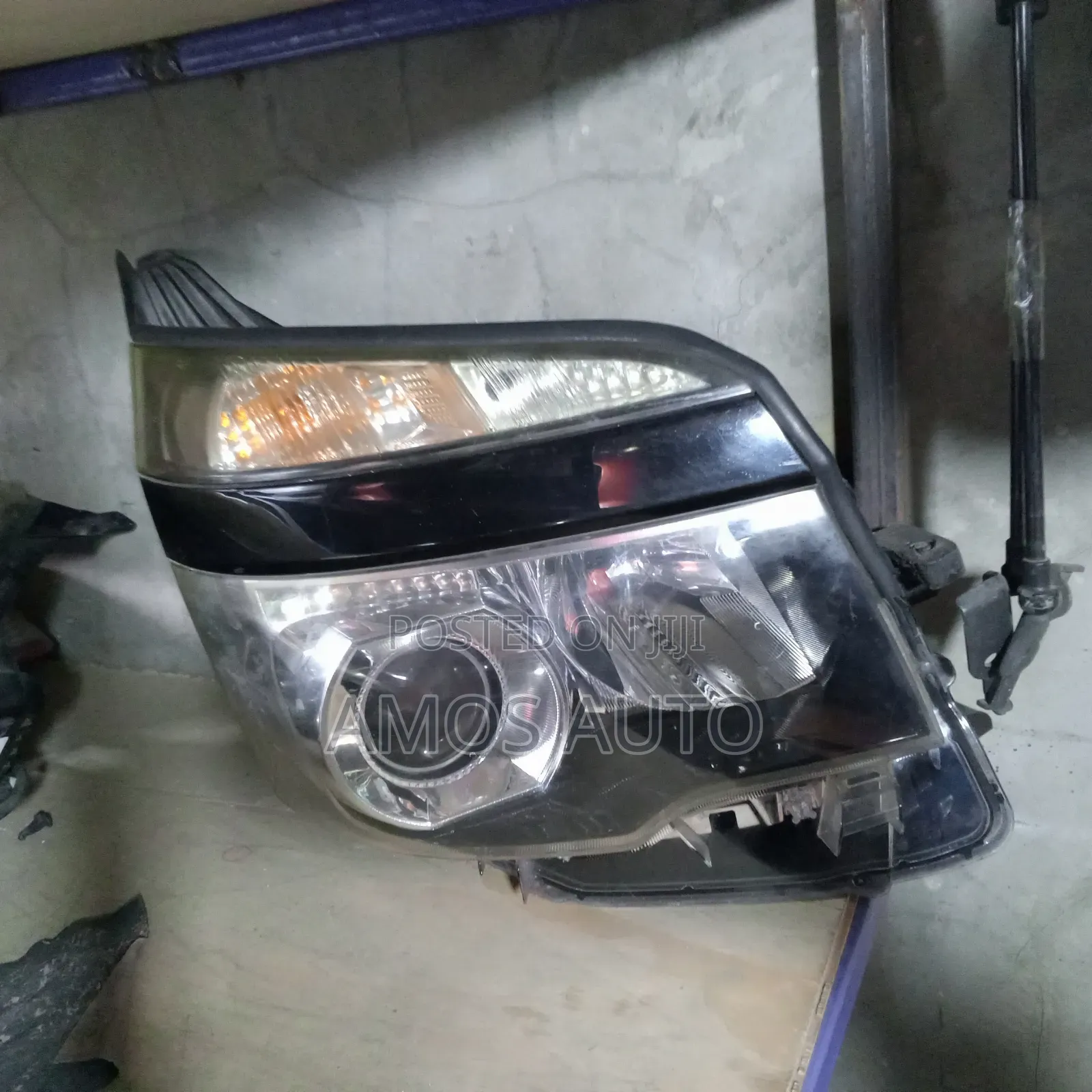 Voxy 2012 Headlight Xenon