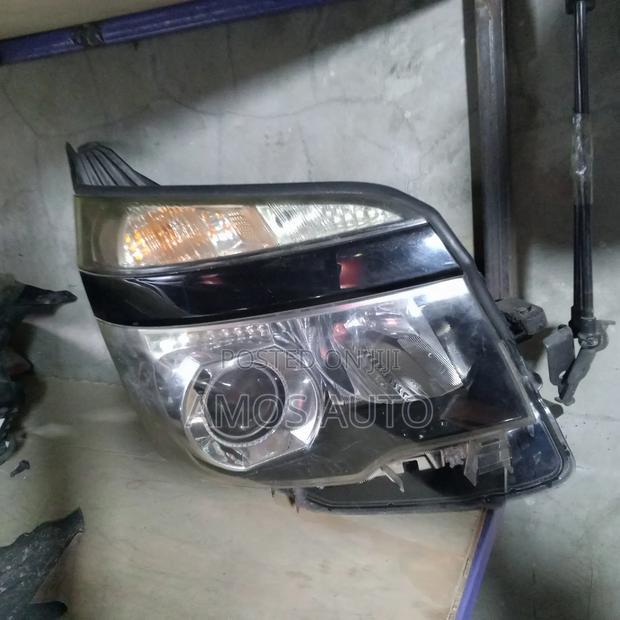 Voxy 2012 Headlight Xenon