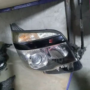 Voxy 2012 Headlight Xenon