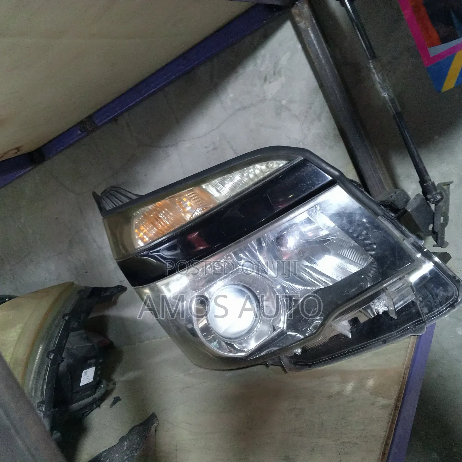 Voxy 2012 Headlight Xenon