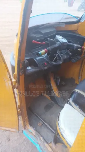 TVS King 2019 Yellow