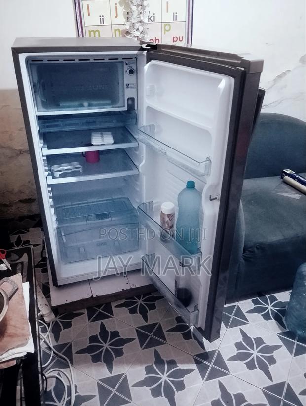 Single Door Von Fridge - thumbnail 3