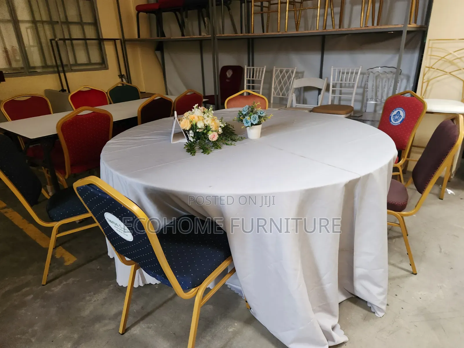 Round Banquet Table With Cushioned Conference Chairs 1.8m