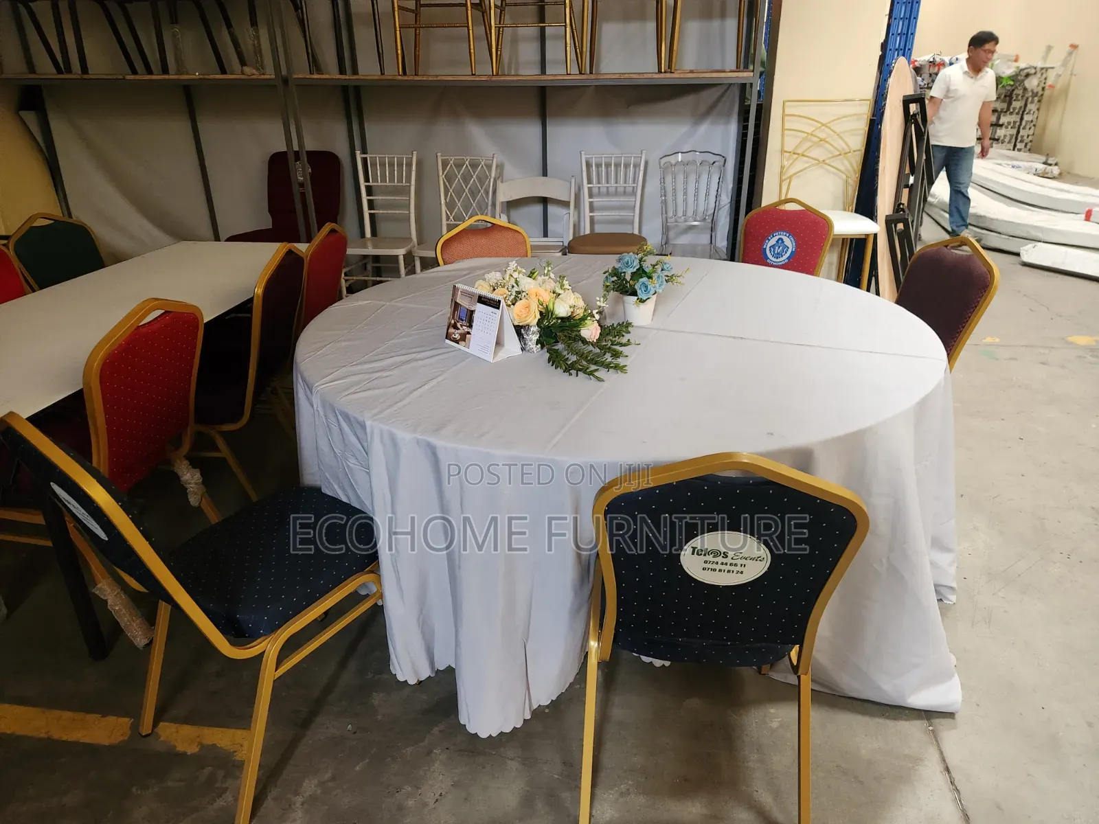 Round Banquet Table With Cushioned Conference Chairs 1.8m