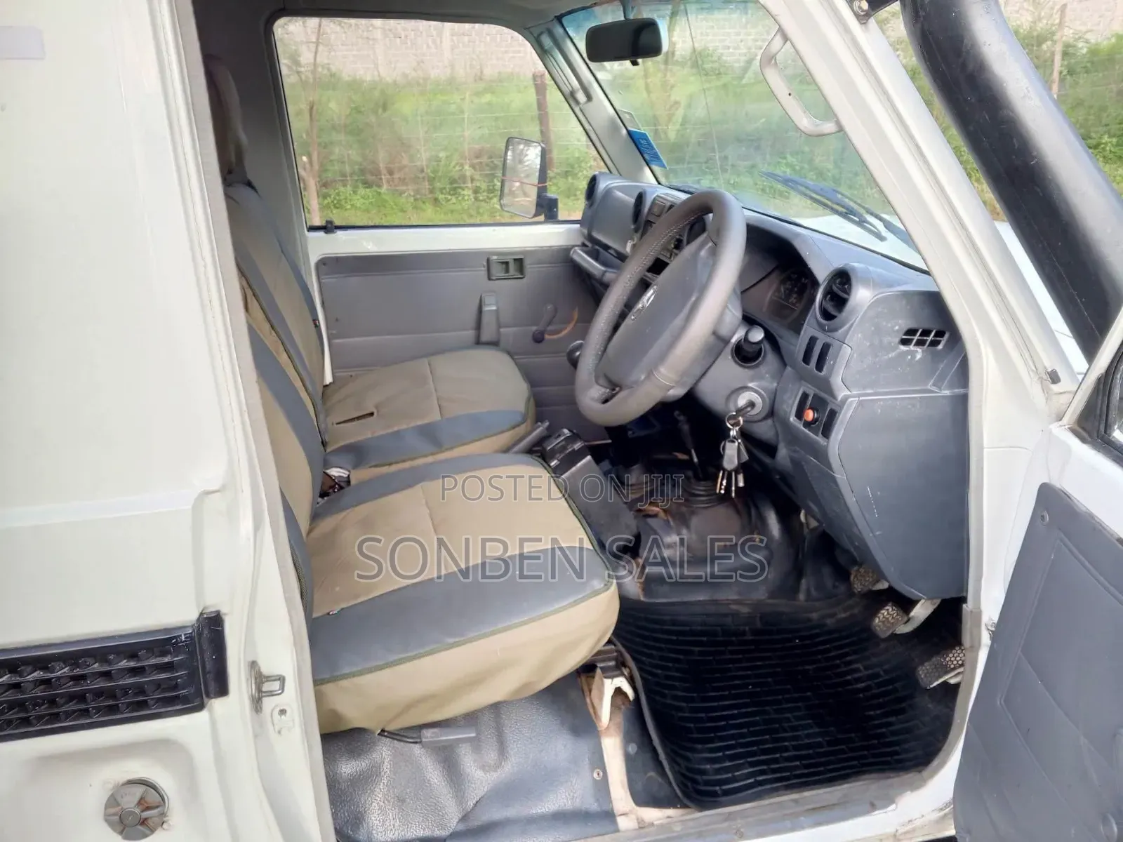 Toyota Land Cruiser 2011 White