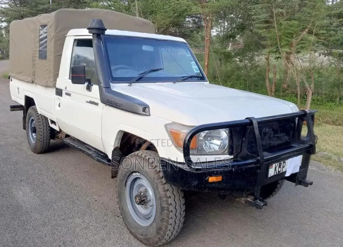 Toyota Land Cruiser 2011 White