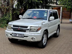 Mitsubishi Pajero IO 2004 White