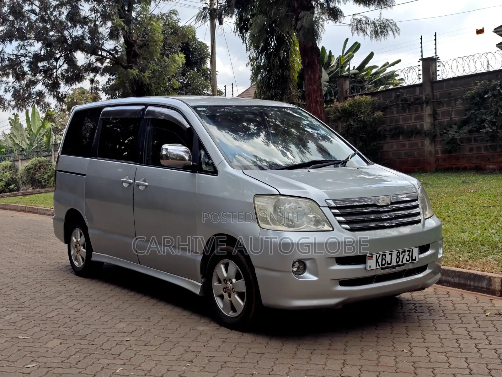 Toyota Voxy 2002 Silver