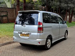 Toyota Voxy 2002 Silver