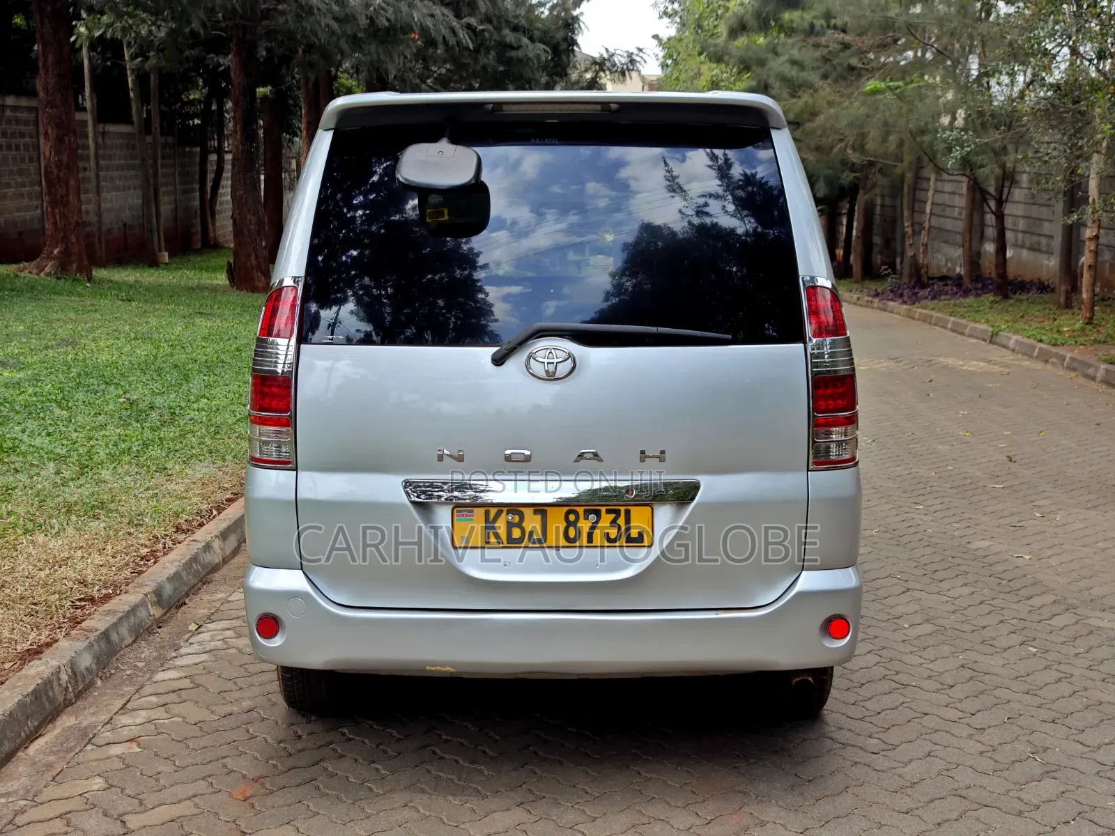 Toyota Voxy 2002 Silver