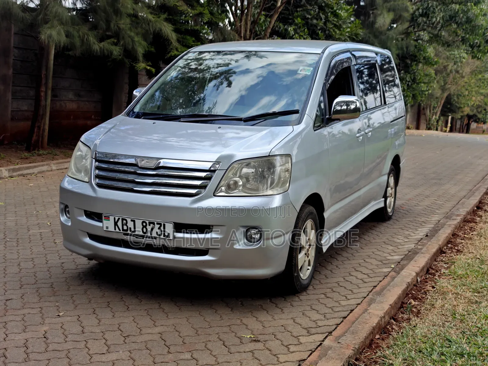 Toyota Voxy 2002 Silver