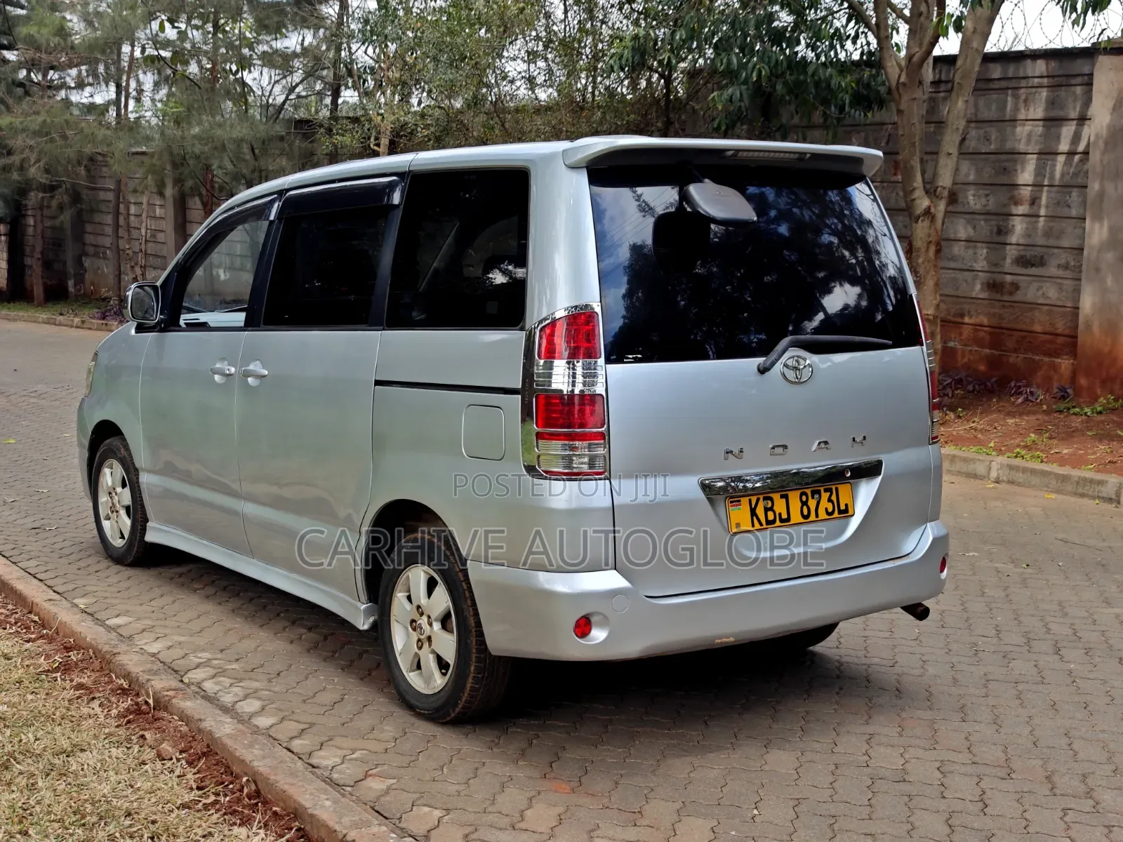 Toyota Voxy 2002 Silver