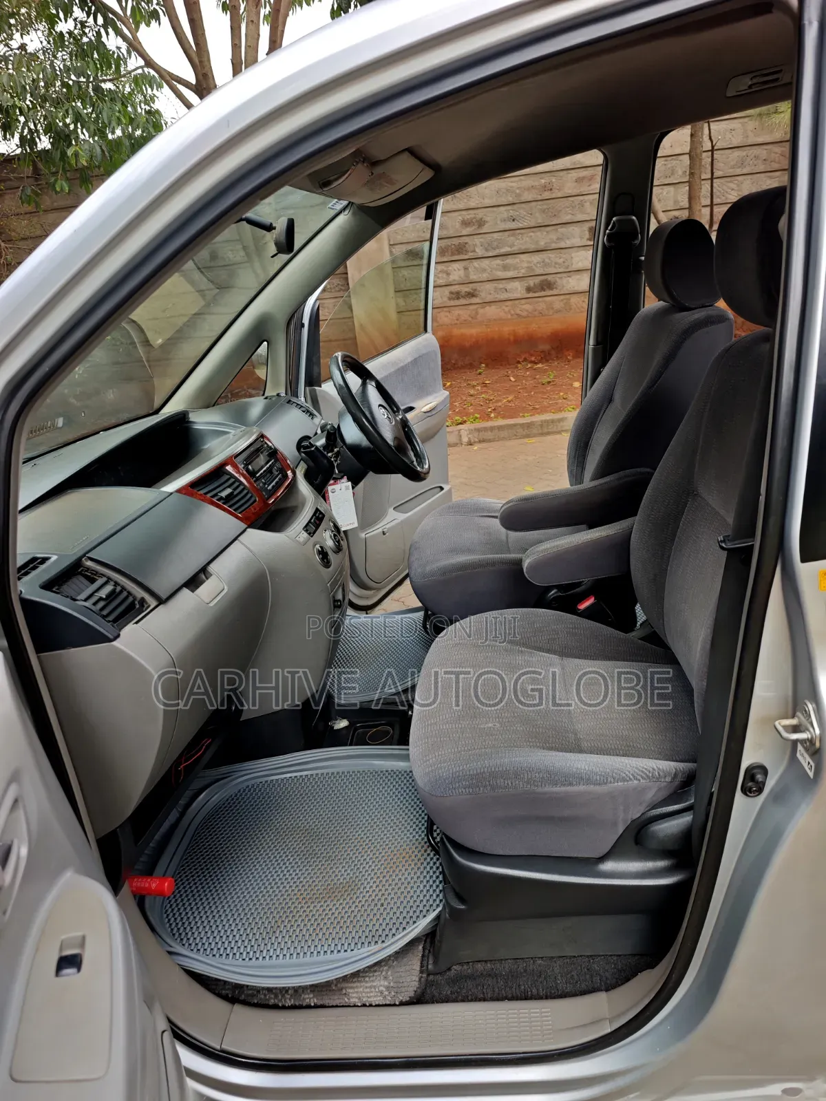 Toyota Voxy 2002 Silver