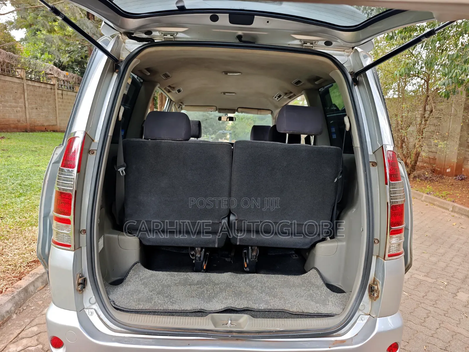 Toyota Voxy 2002 Silver