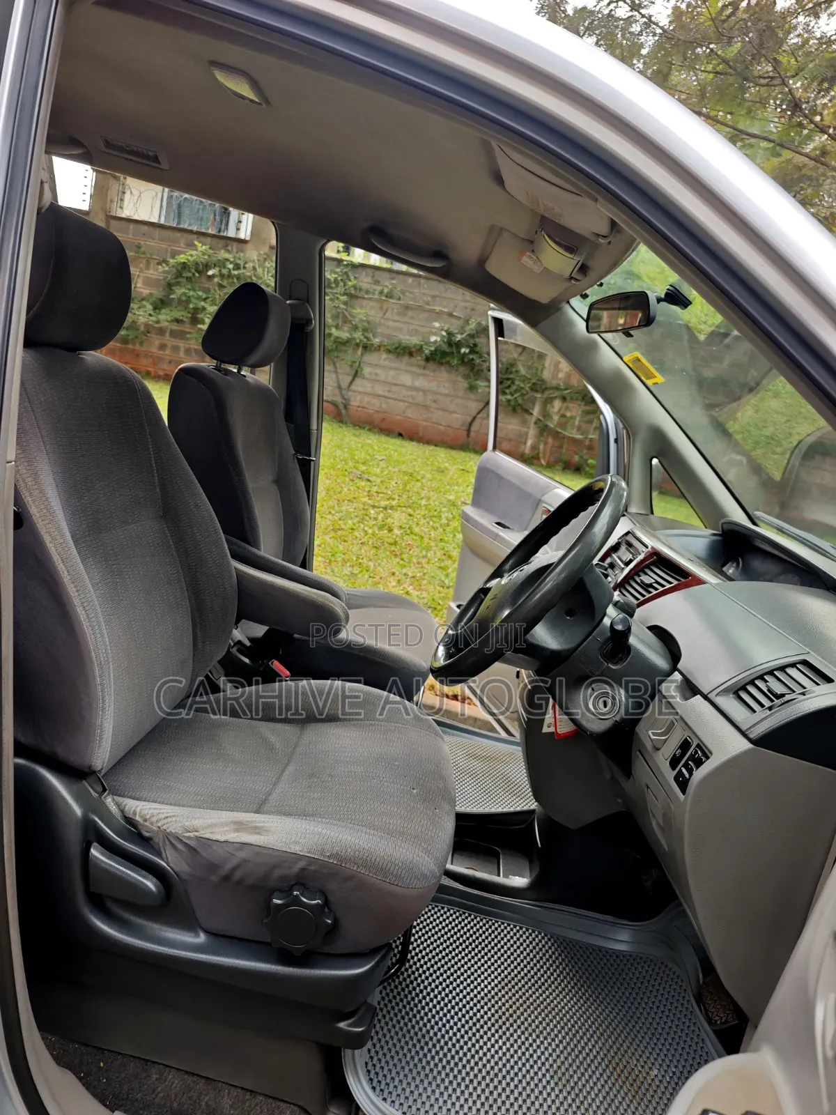 Toyota Voxy 2002 Silver
