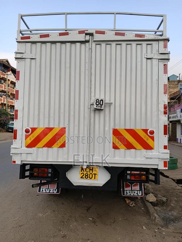 Isuzu NPR Lorry - thumbnail 4