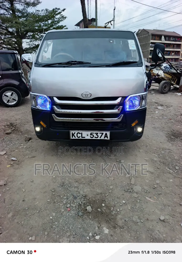 Toyota HiAce 2012 Silver