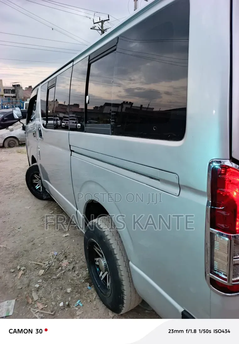 Toyota HiAce 2012 Silver