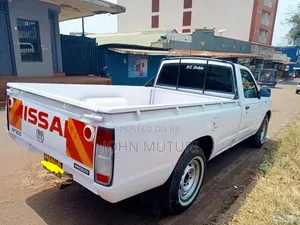 Nissan Hardbody 2008 White