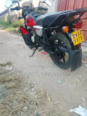 Bajaj Boxer 125 2025 Red